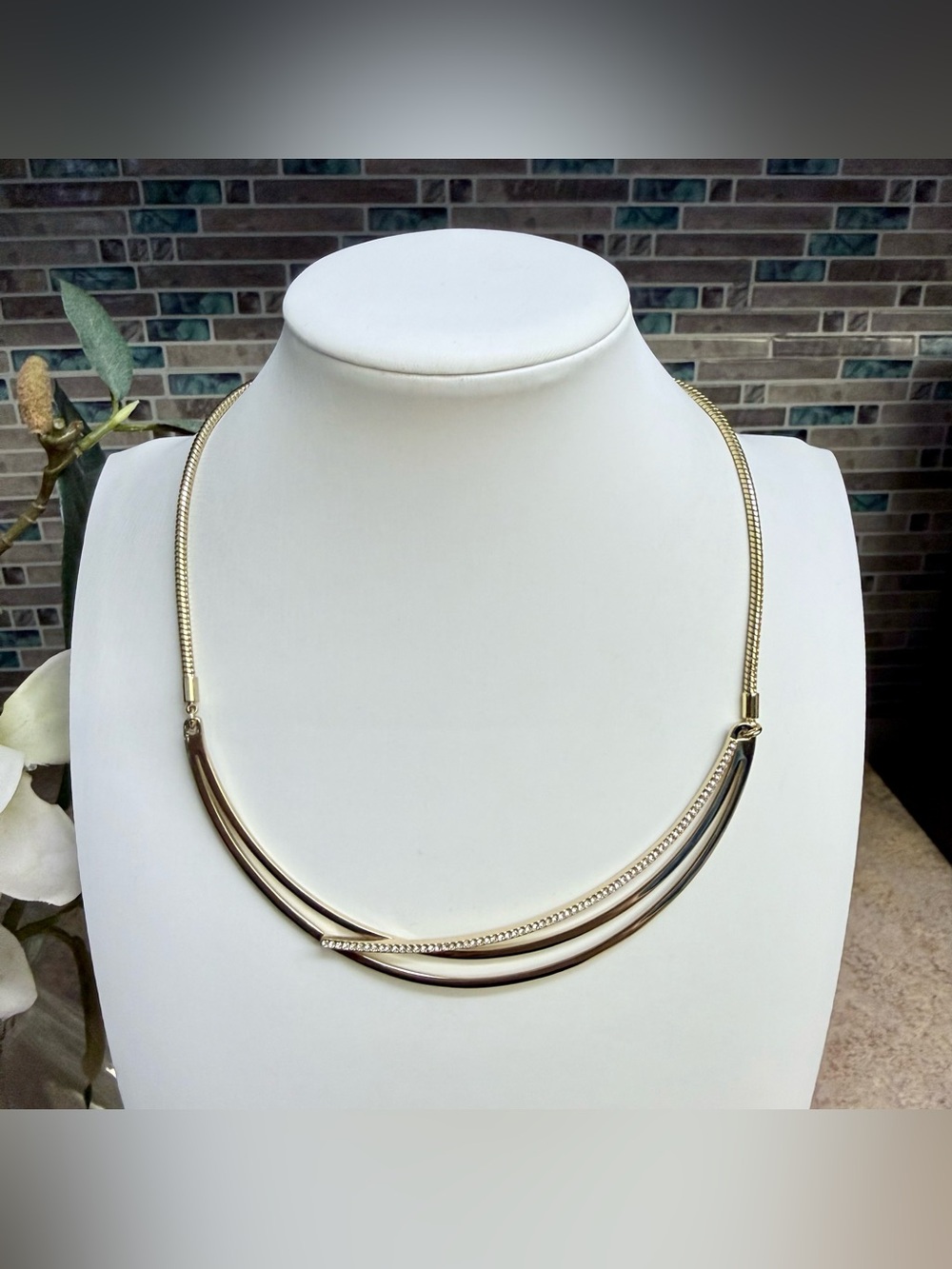 NWT DKNY gold tone and rhinestone statement necklace